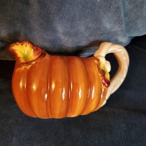 Thanksgiving turkey gravy boat